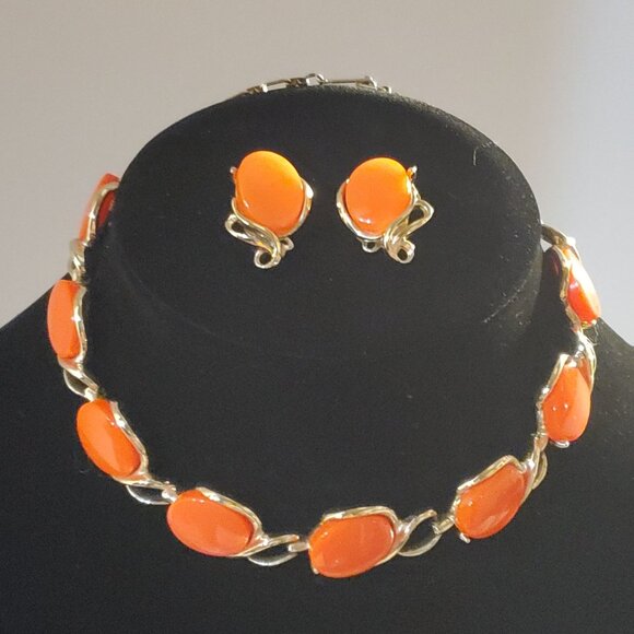 Vintage Thermoset Lucite Choker Necklace Earrings Set Orange Oval Gold Tone - Picture 9 of 12